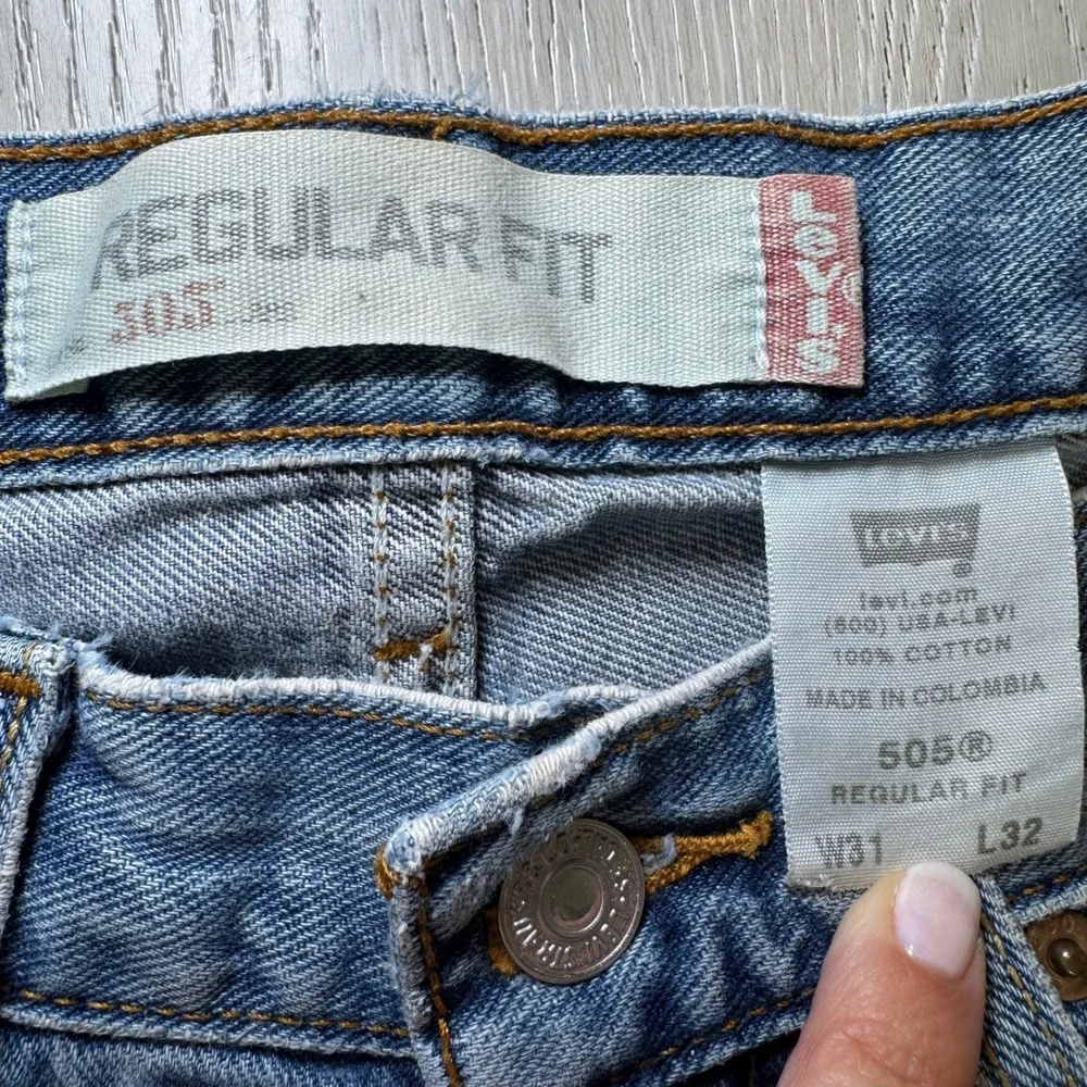 Vintage Levi's 505‎ Regular Fit Jeans W31 L32 Made in Colombia 100% Cotton